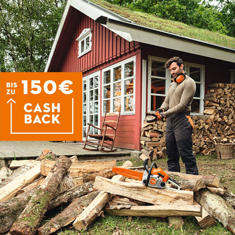 STIHL Cashback Herbst Motorsägen AKTION Foto von Mann im grünen Garten mit Kettensäge und oranger Button mit €150 Cashback